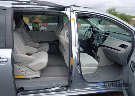 2011 Toyota Sienna Le V6/Le V6 Auto Access Seat from USA, damaged, VIN 5TDKK3DC4BS057634
